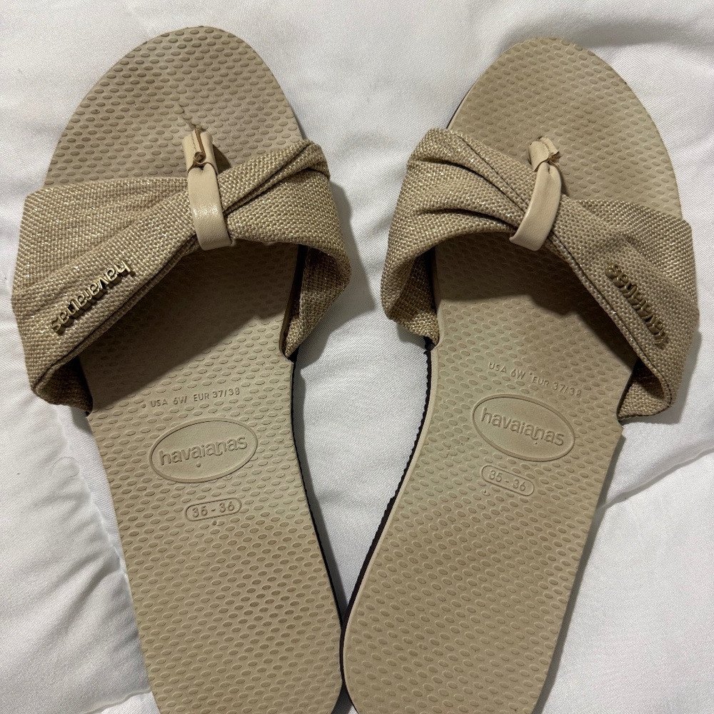 Havaianas St. Tropez Shine Sandals in beige